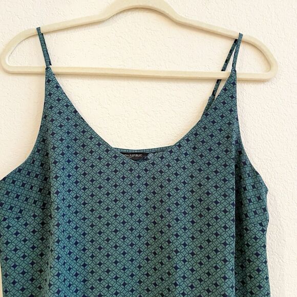 Banana Republic Women's Green Black Geometric Print Poly V-Neck Cami Top - Picture 2 of 8
